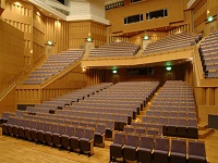 函館市芸術ホールの客席の写真