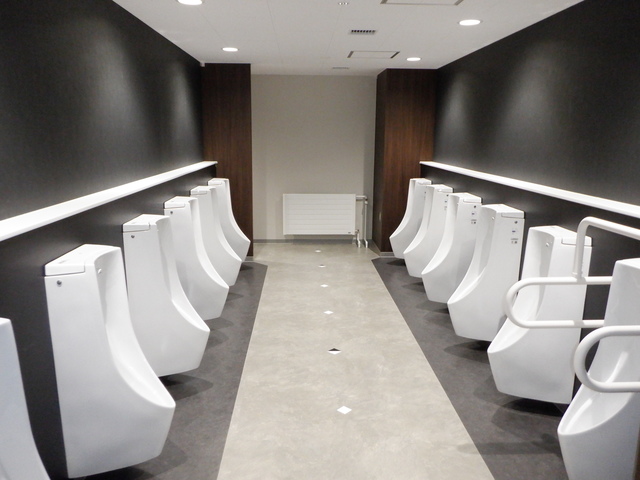 函館市民会館の1階男子トイレの写真