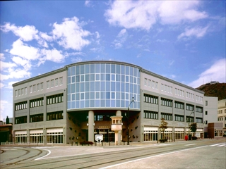 企業局（アクロス十字街内）の建物の外観の写真