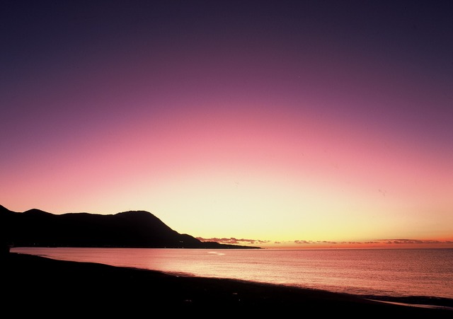 初夏夜明け前の恵山の写真