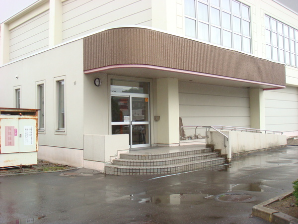 投票所入口の画像