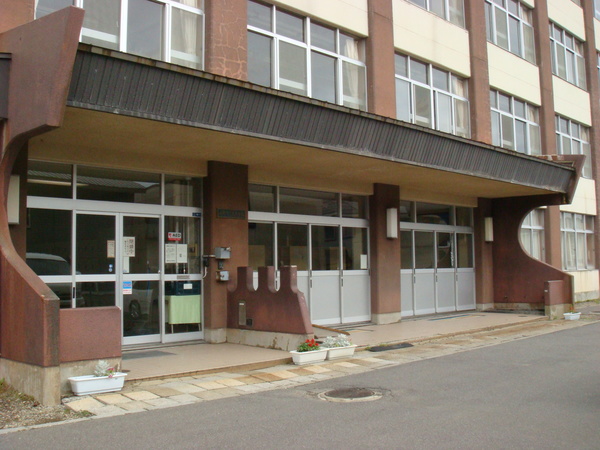 函館市立北中学校入口の画像