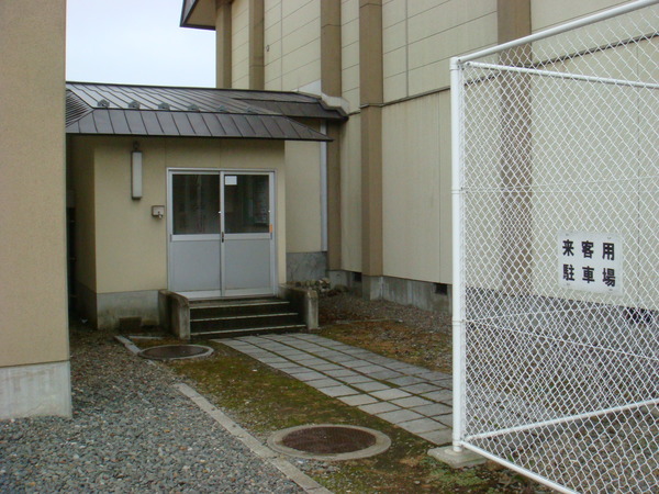 投票所入口の画像