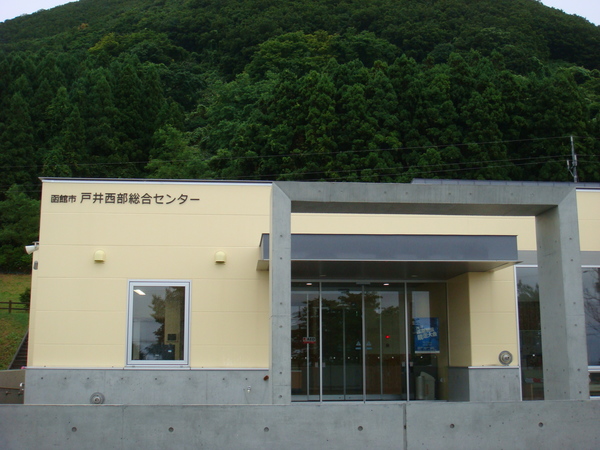 投票所入口の画像