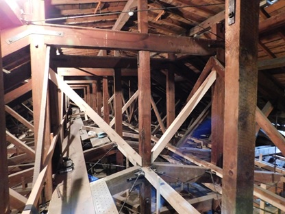 小屋裏の補強（本館）