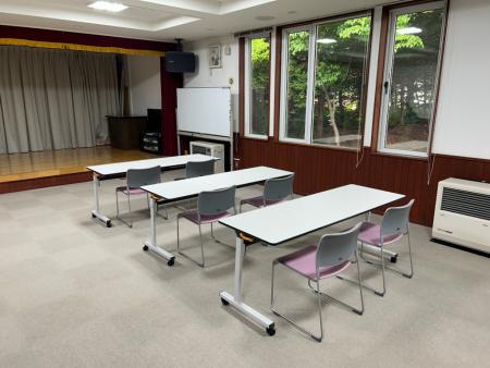 桔梗町会館の室内のようす