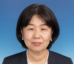 飯村亜紀子氏