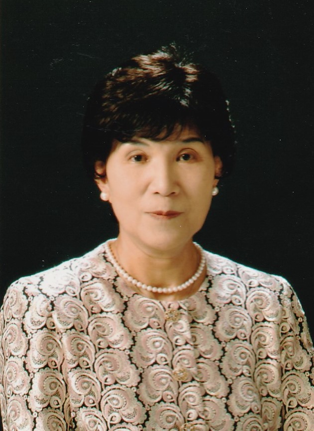 布施谷信子氏